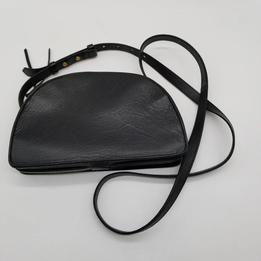 Madewell The Simple‎ Half-Moon Crossbody Bag Black Leather Small Zip